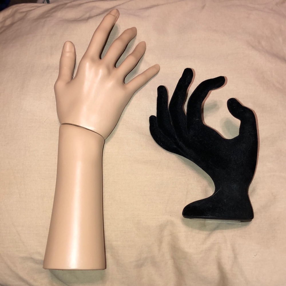 2 hand jewelry holders !